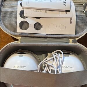 Momcozy White Breast Pump Set